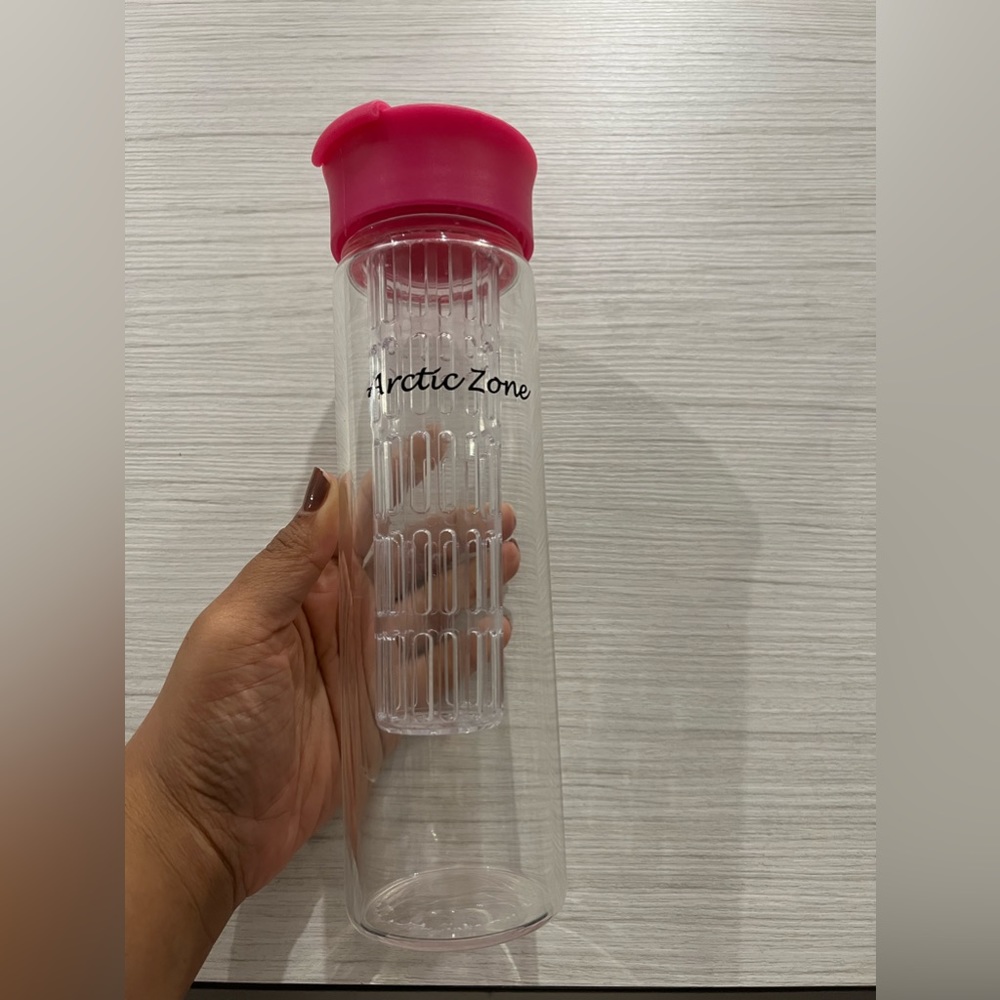 Arctic zone glass bottle with infuser